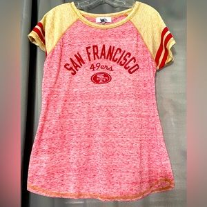 Large women’s San Francisco 49ers t-shirt